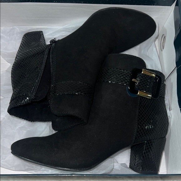 Karen Scott Black Heeled Boots with Sleek Silhouette - Picture 1 of 15